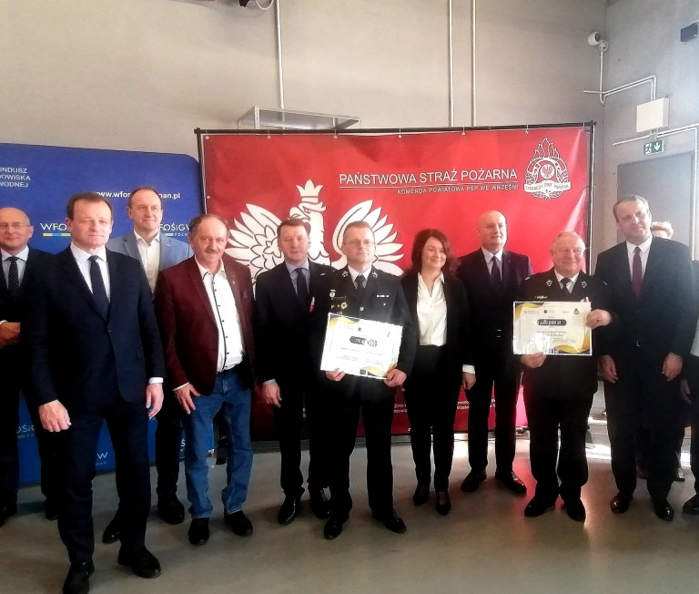 Podniesienie standardu strażnic. Promesy dla OSP Kawnice i Myślibórz