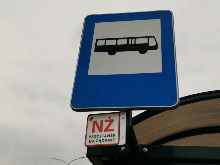 Jak pasażerowie radzą sobie z przystankami na żądanie?