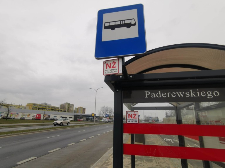 Jak pasażerowie radzą sobie z przystankami na żądanie?