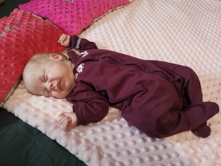 Potrójne szczęście i wyzwania. Trojaczki mają wózek na wiosenne spacery