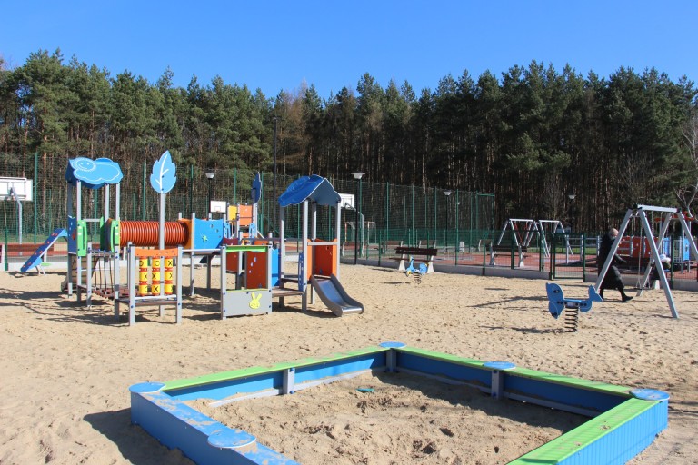 Stare Miasto. Zabawa na świeżym powietrzu. Wiosenne nowości dla dzieci