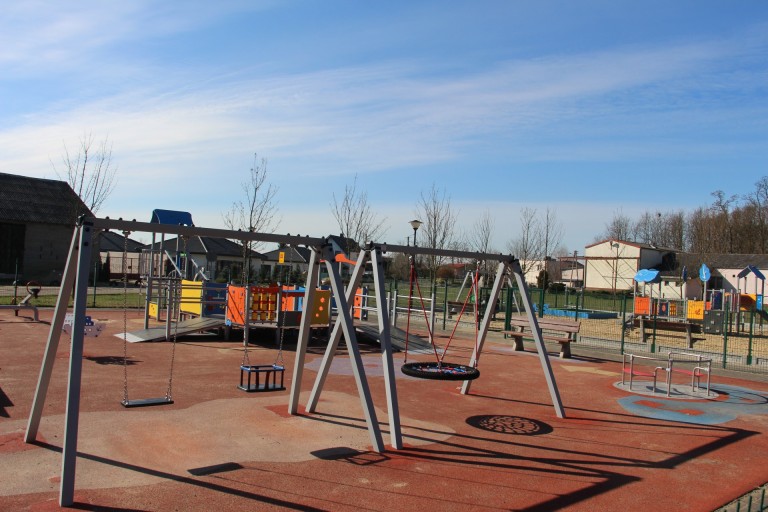 Stare Miasto. Zabawa na świeżym powietrzu. Wiosenne nowości dla dzieci