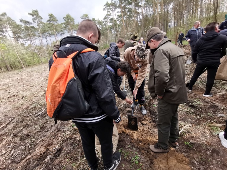 Zasadzili las pamięci Jana Pawła II. Akcja edukacyjna w Licheniu