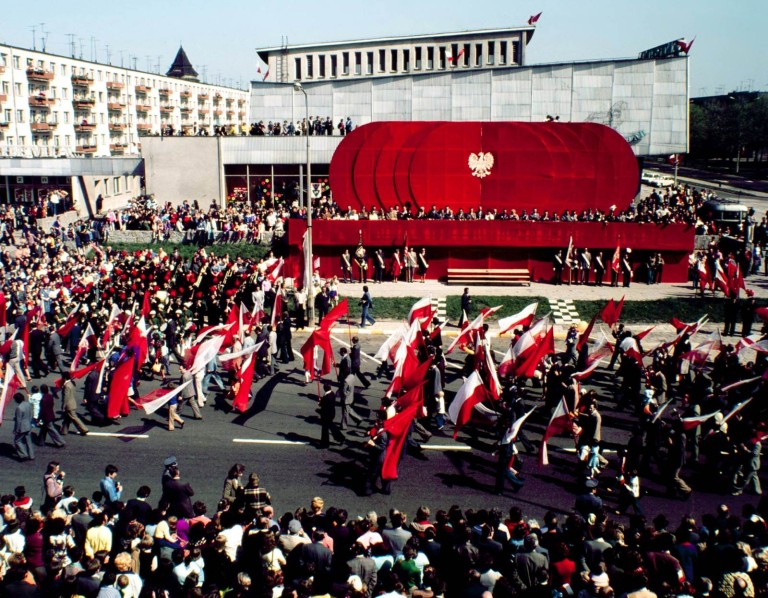 Majowy pochód w śniegowej brei i po wybuchu w Czarnobylu