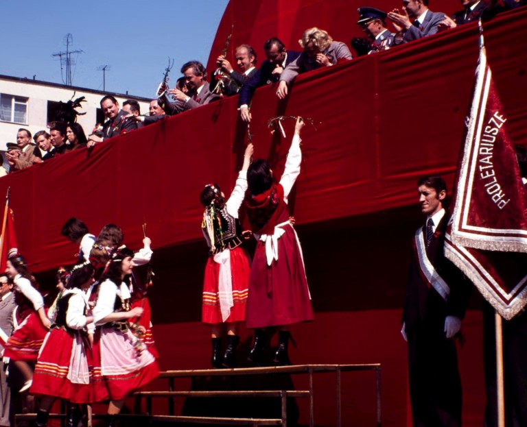Majowy pochód w śniegowej brei i po wybuchu w Czarnobylu