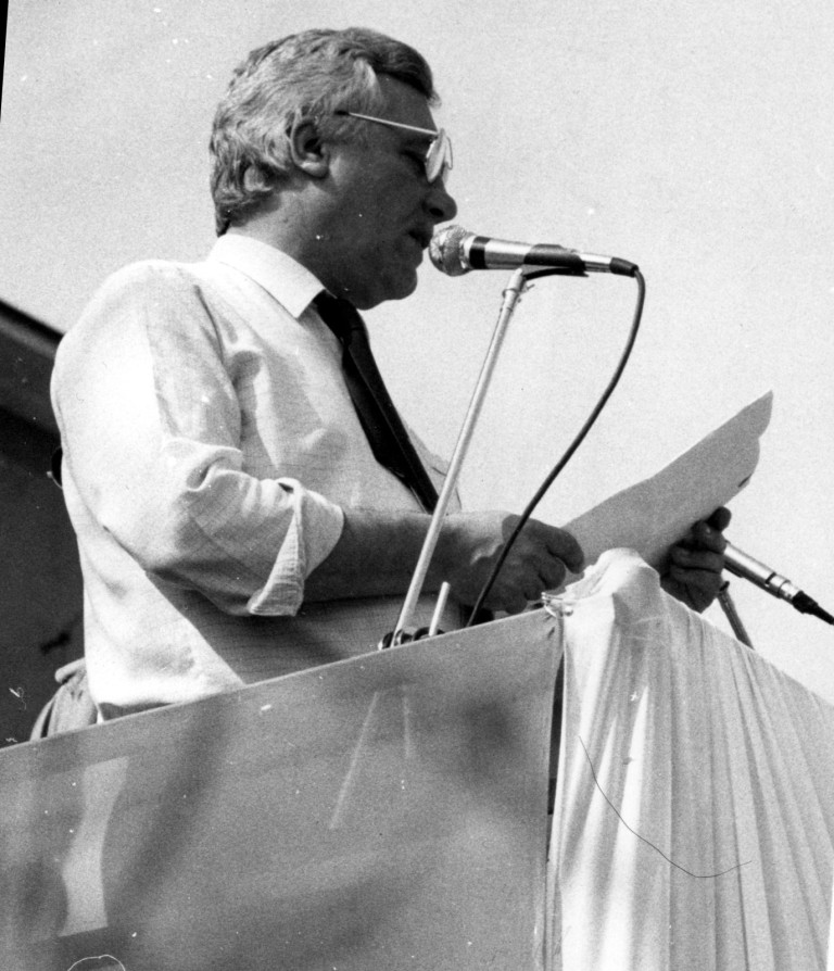 Majowy pochód w śniegowej brei i po wybuchu w Czarnobylu