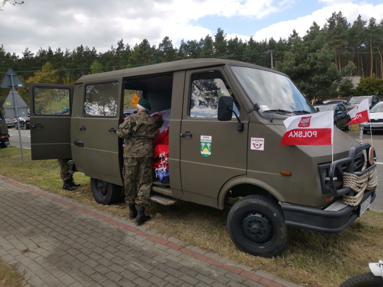 „Naszym obowiązkiem jest pamiętać”. Uroczystości ze 160 metrową flagą
