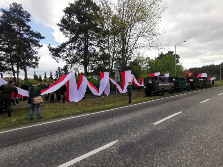 „Naszym obowiązkiem jest pamiętać”. Uroczystości ze 160 metrową flagą