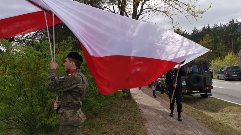 „Naszym obowiązkiem jest pamiętać”. Uroczystości ze 160 metrową flagą