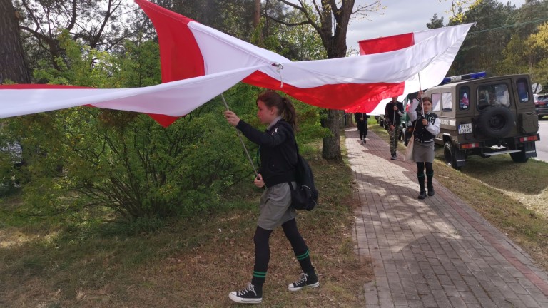 „Naszym obowiązkiem jest pamiętać”. Uroczystości ze 160 metrową flagą