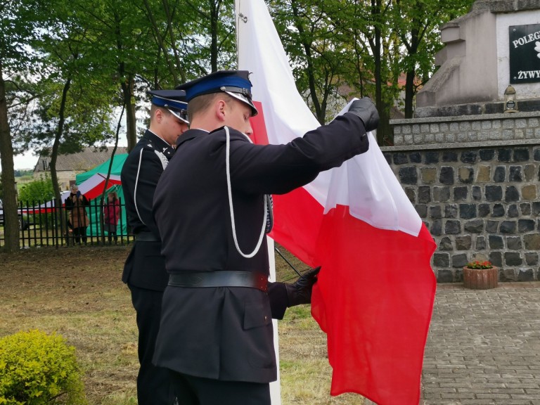 „Naszym obowiązkiem jest pamiętać”. Uroczystości ze 160 metrową flagą
