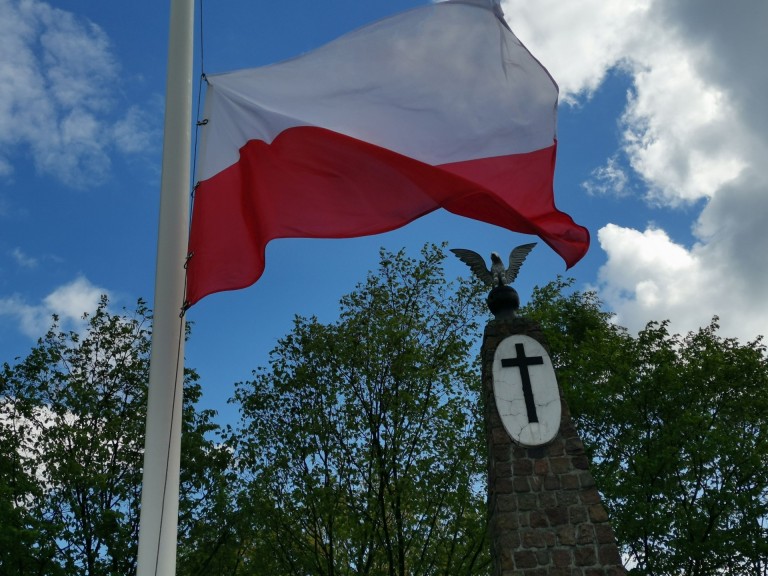 „Naszym obowiązkiem jest pamiętać”. Uroczystości ze 160 metrową flagą