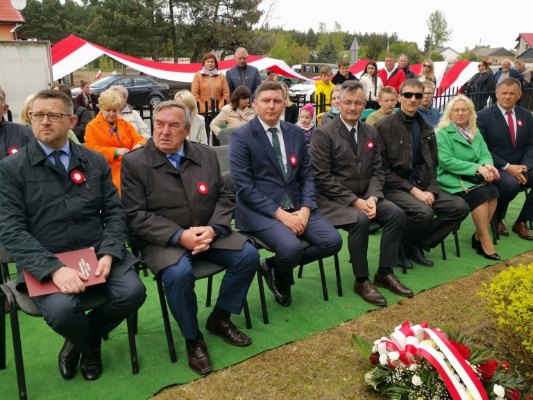 „Naszym obowiązkiem jest pamiętać”. Uroczystości ze 160 metrową flagą