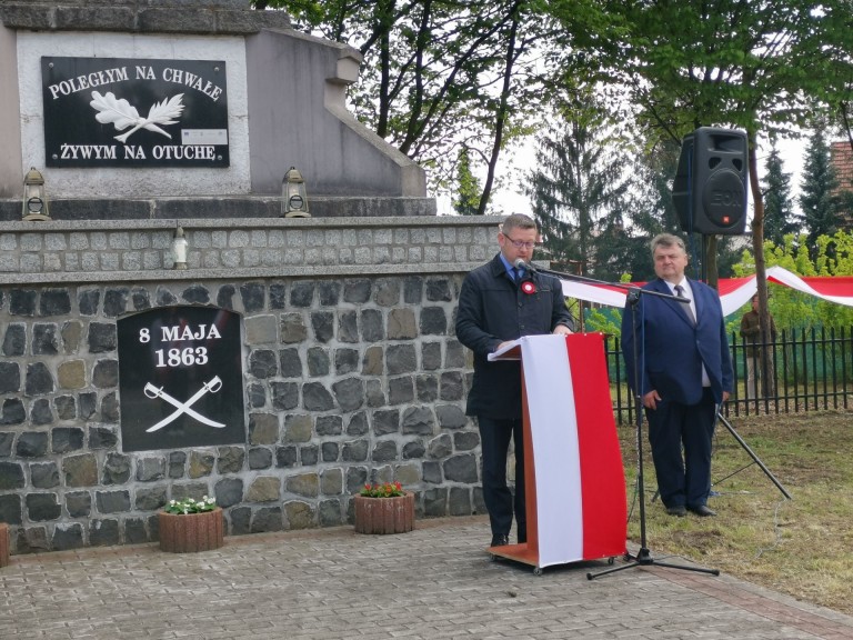 „Naszym obowiązkiem jest pamiętać”. Uroczystości ze 160 metrową flagą