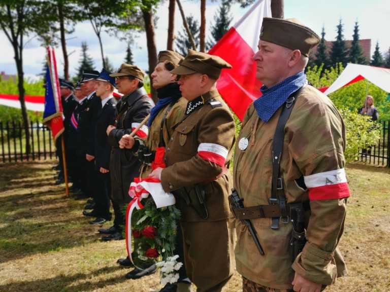 „Naszym obowiązkiem jest pamiętać”. Uroczystości ze 160 metrową flagą