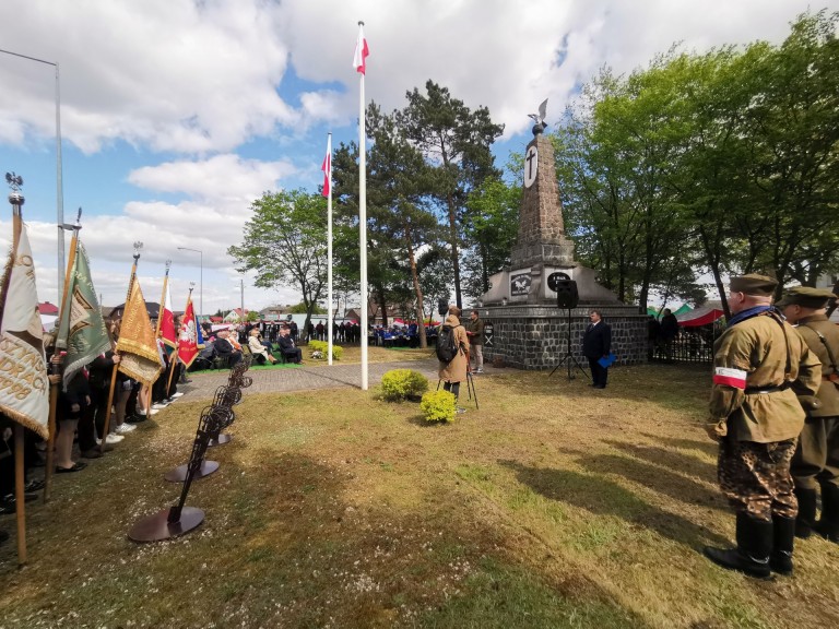 „Naszym obowiązkiem jest pamiętać”. Uroczystości ze 160 metrową flagą