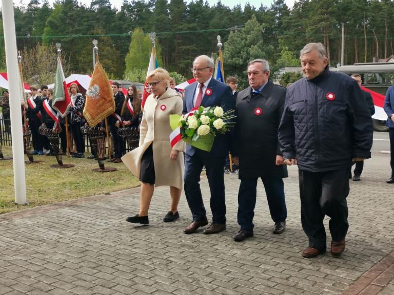 „Naszym obowiązkiem jest pamiętać”. Uroczystości ze 160 metrową flagą