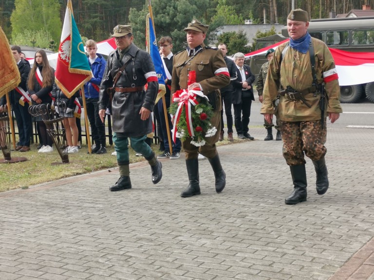 „Naszym obowiązkiem jest pamiętać”. Uroczystości ze 160 metrową flagą