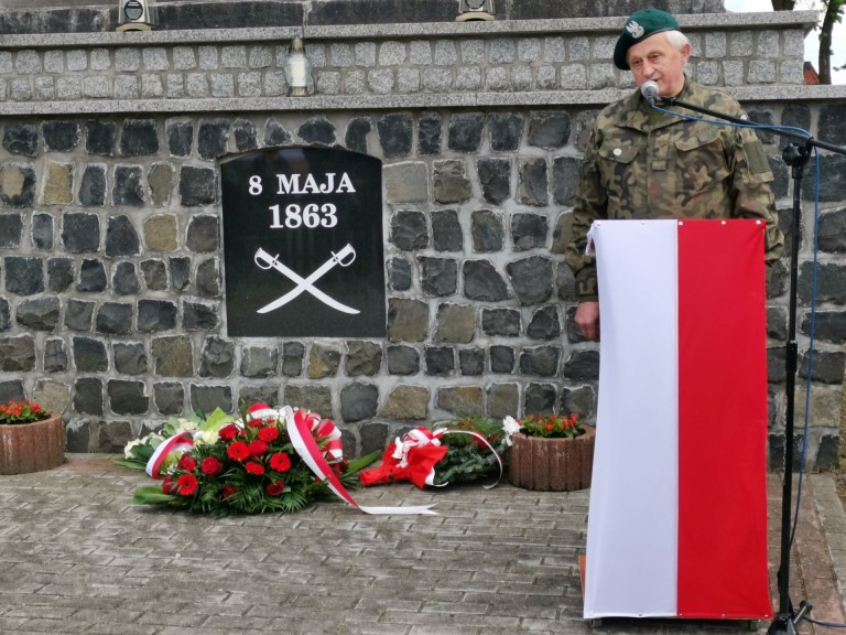 „Naszym obowiązkiem jest pamiętać”. Uroczystości ze 160 metrową flagą