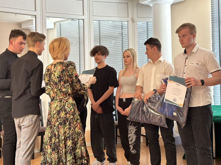 Uzależnieniom mówią NIE! Uczniowie przeciwdziałają nałogom