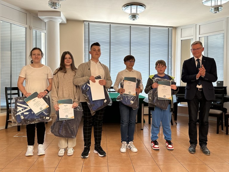 Uzależnieniom mówią NIE! Uczniowie przeciwdziałają nałogom