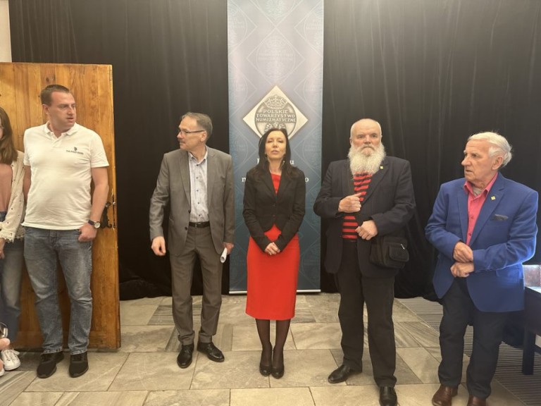 Zebrać, opracować i przekazać potomności. Łączy ich pasja!