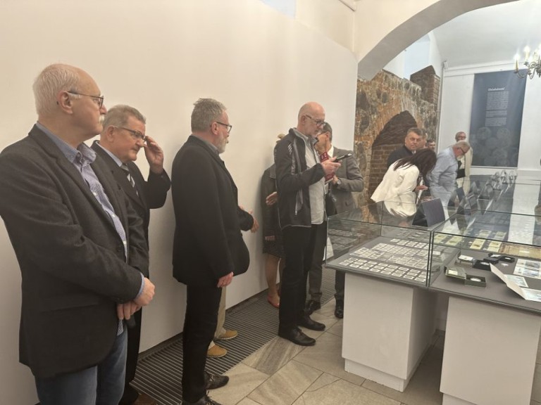 Zebrać, opracować i przekazać potomności. Łączy ich pasja!