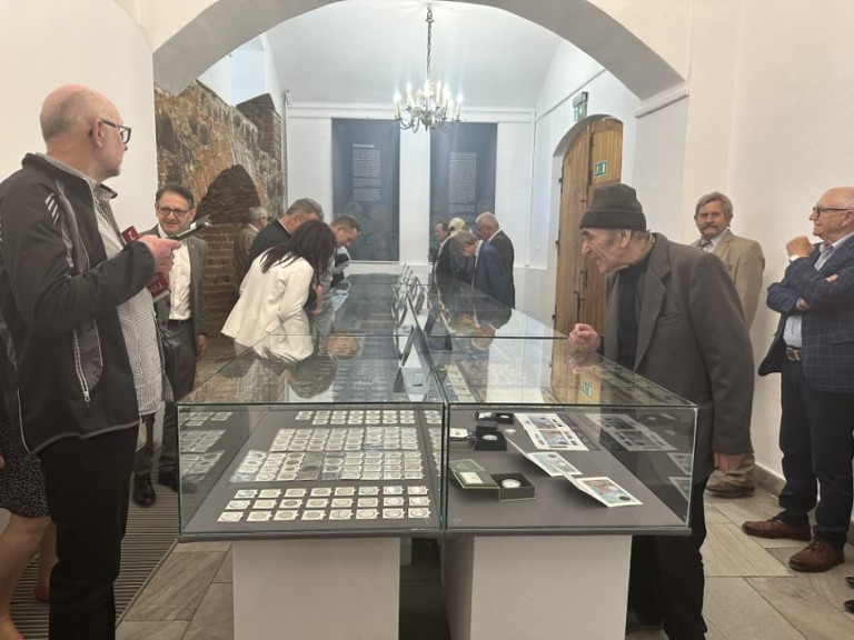 Zebrać, opracować i przekazać potomności. Łączy ich pasja!