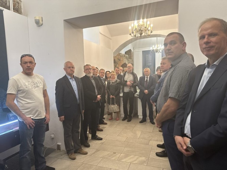 Zebrać, opracować i przekazać potomności. Łączy ich pasja!