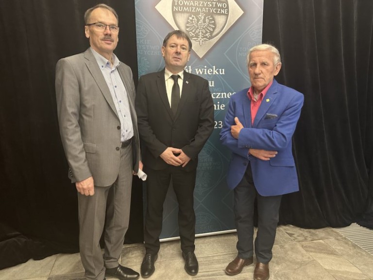 Zebrać, opracować i przekazać potomności. Łączy ich pasja!