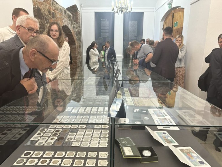 Zebrać, opracować i przekazać potomności. Łączy ich pasja!