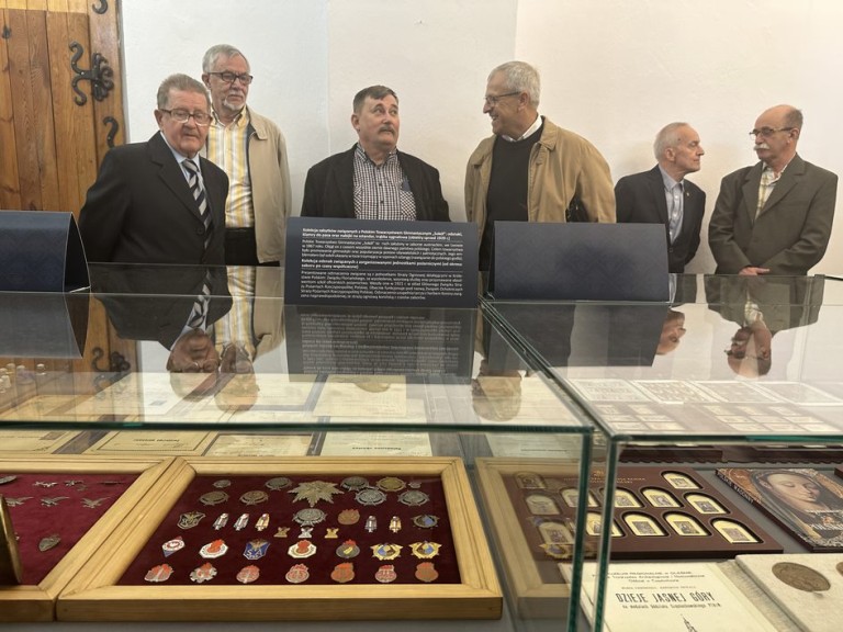 Zebrać, opracować i przekazać potomności. Łączy ich pasja!