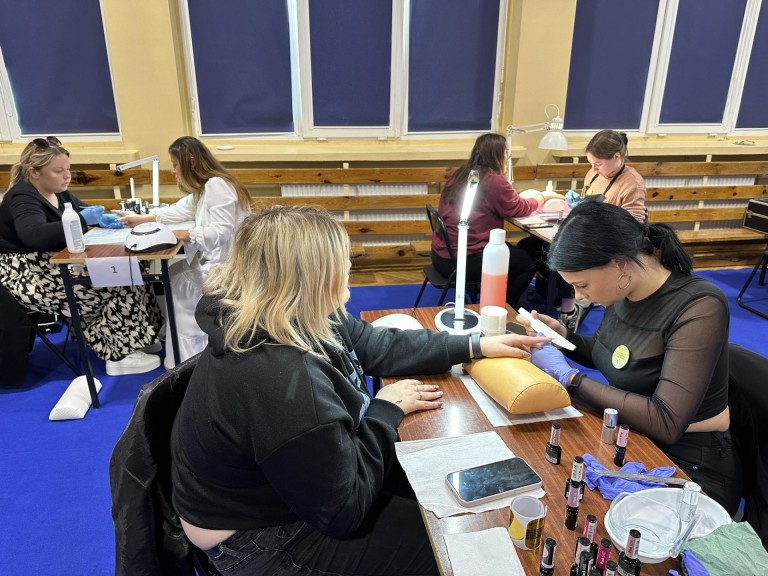 Wiosenne inspiracje. Najnowsze trendy w stylizacji paznokci