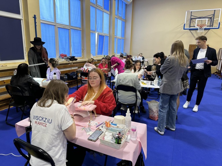 Wiosenne inspiracje. Najnowsze trendy w stylizacji paznokci