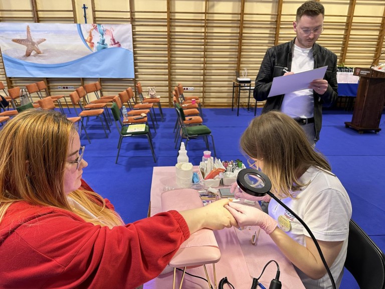 Wiosenne inspiracje. Najnowsze trendy w stylizacji paznokci