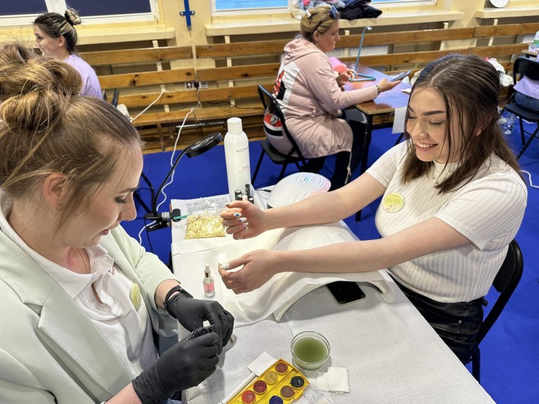 Wiosenne inspiracje. Najnowsze trendy w stylizacji paznokci