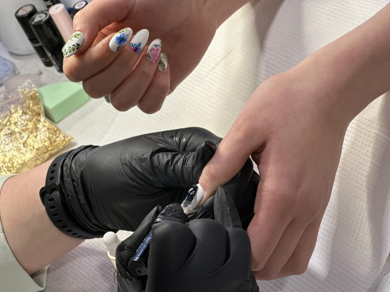 Wiosenne inspiracje. Najnowsze trendy w stylizacji paznokci