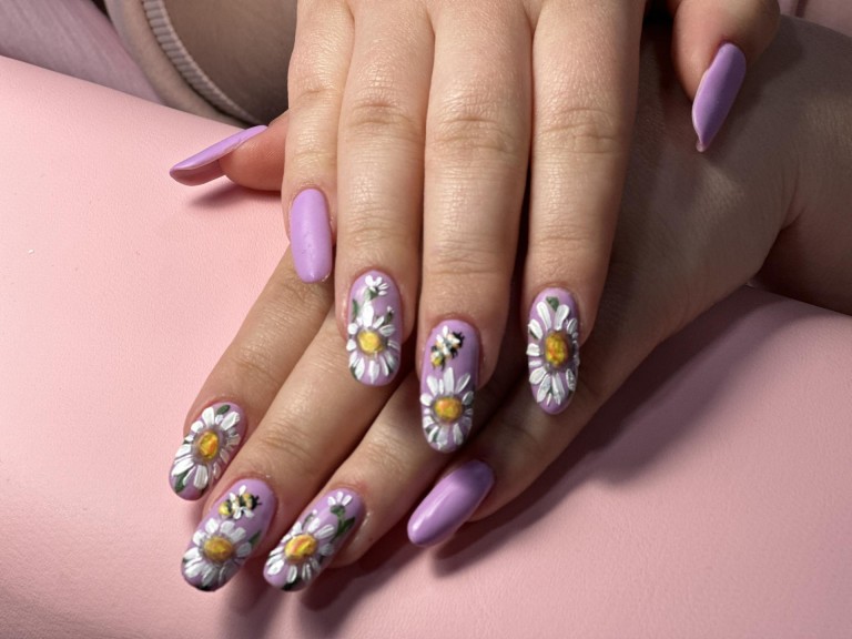 Wiosenne inspiracje. Najnowsze trendy w stylizacji paznokci