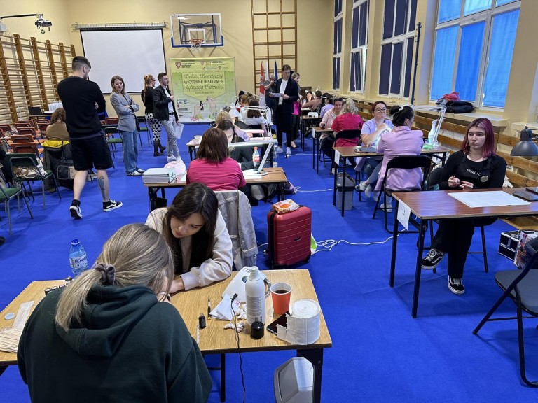 Wiosenne inspiracje. Najnowsze trendy w stylizacji paznokci