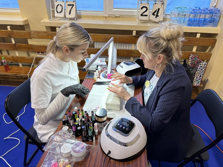 Wiosenne inspiracje. Najnowsze trendy w stylizacji paznokci