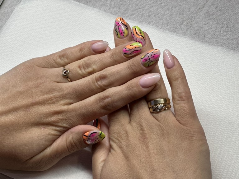 Wiosenne inspiracje. Najnowsze trendy w stylizacji paznokci