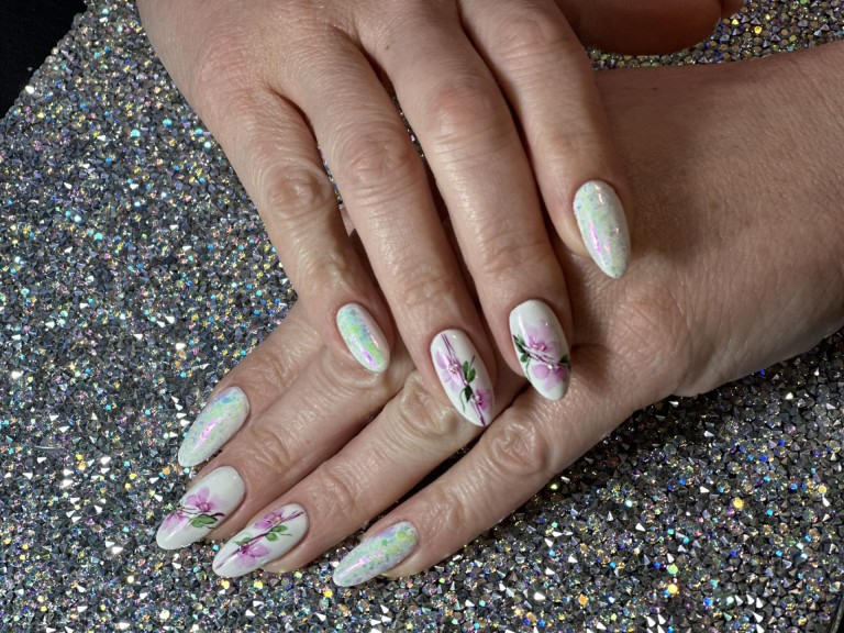 Wiosenne inspiracje. Najnowsze trendy w stylizacji paznokci