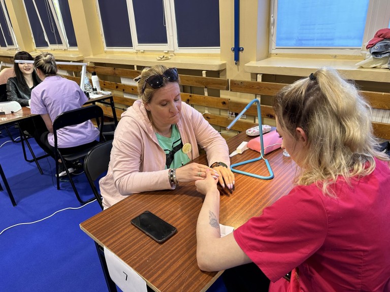 Wiosenne inspiracje. Najnowsze trendy w stylizacji paznokci