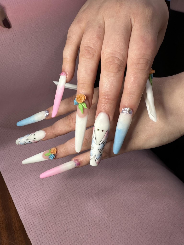 Wiosenne inspiracje. Najnowsze trendy w stylizacji paznokci