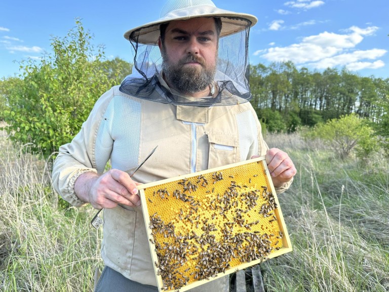 Pasieka Łężyn. W pszczelarskim świecie pełnym pracy i pasji