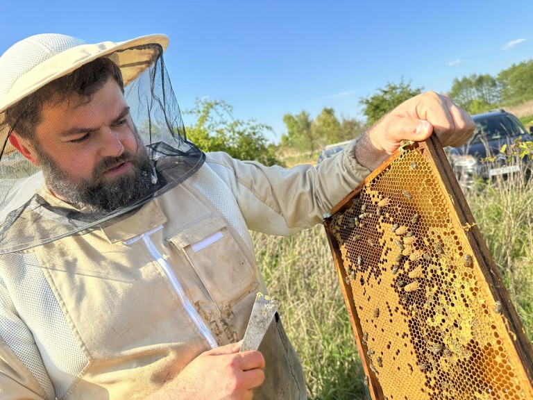 Pasieka Łężyn. W pszczelarskim świecie pełnym pracy i pasji