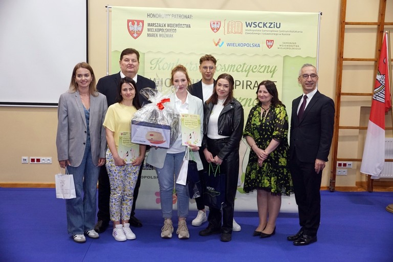 Wiosenne inspiracje. Najnowsze trendy w stylizacji paznokci