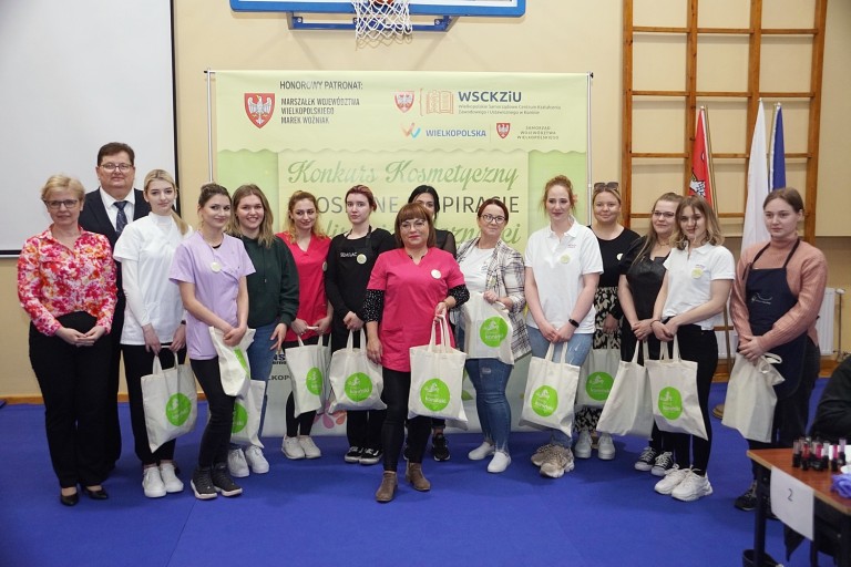 Wiosenne inspiracje. Najnowsze trendy w stylizacji paznokci