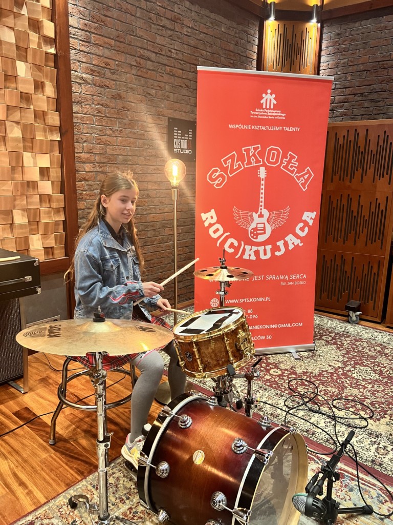 Słowa wymyślił uczeń, muzykę – ksiądz dyrektor. To salezjanka!