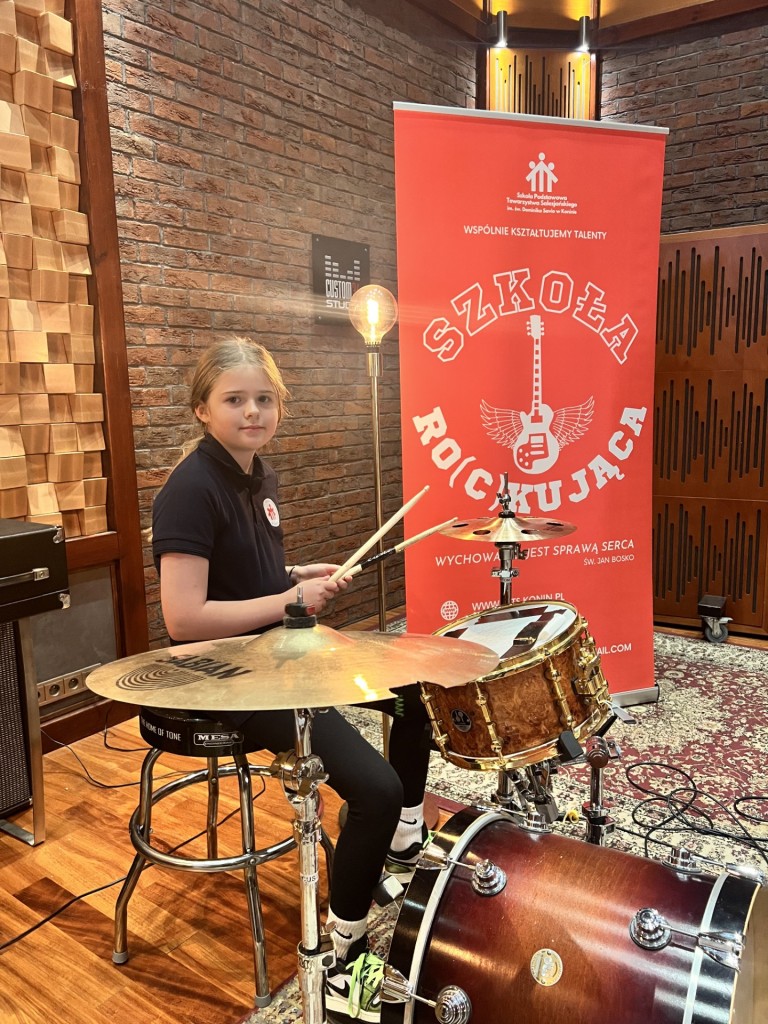 Słowa wymyślił uczeń, muzykę – ksiądz dyrektor. To salezjanka!